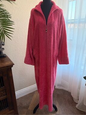 Herbcraft Plush Zip Robe in Vibrant Pink